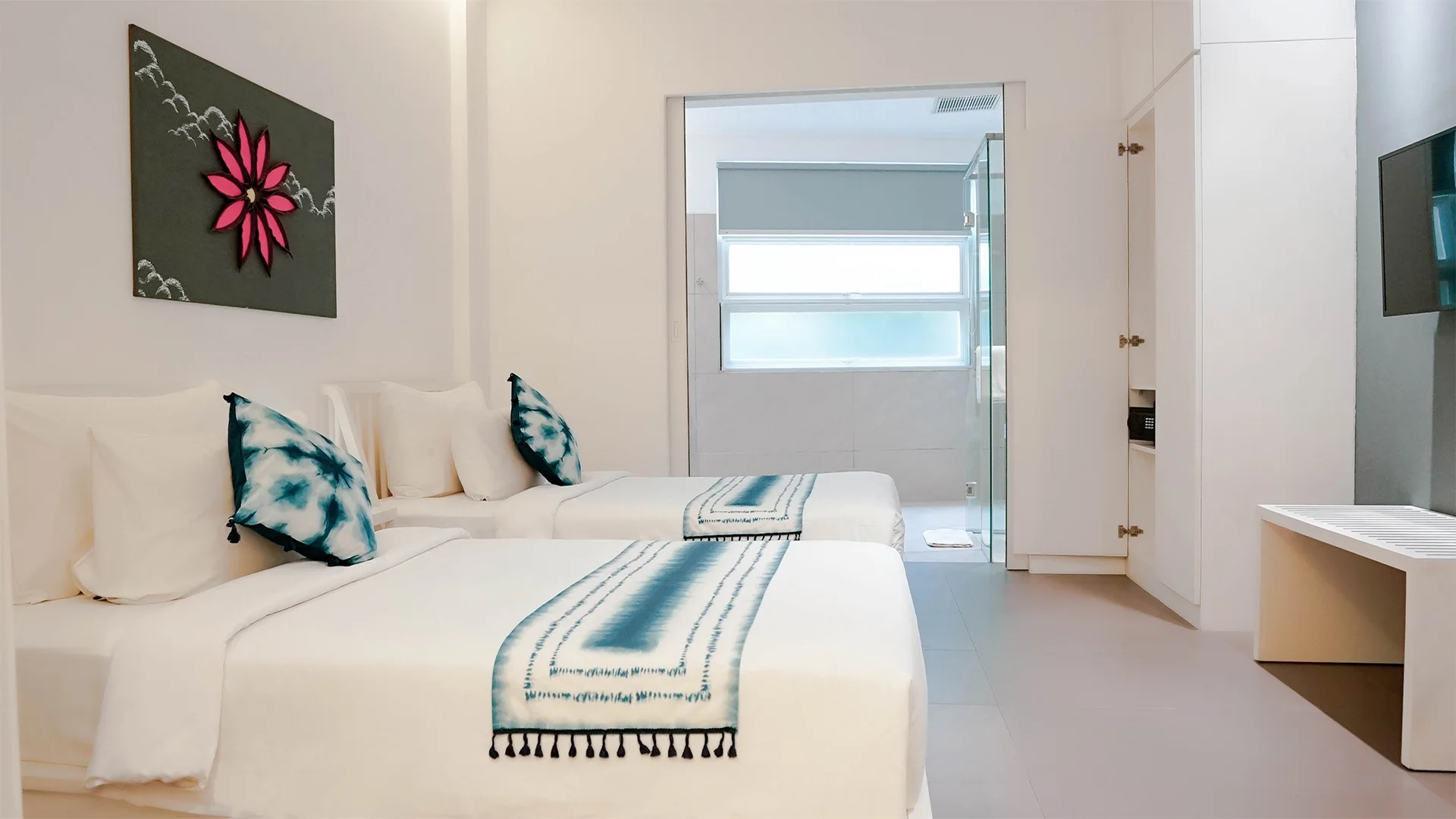 Image 2 of Suite Twin