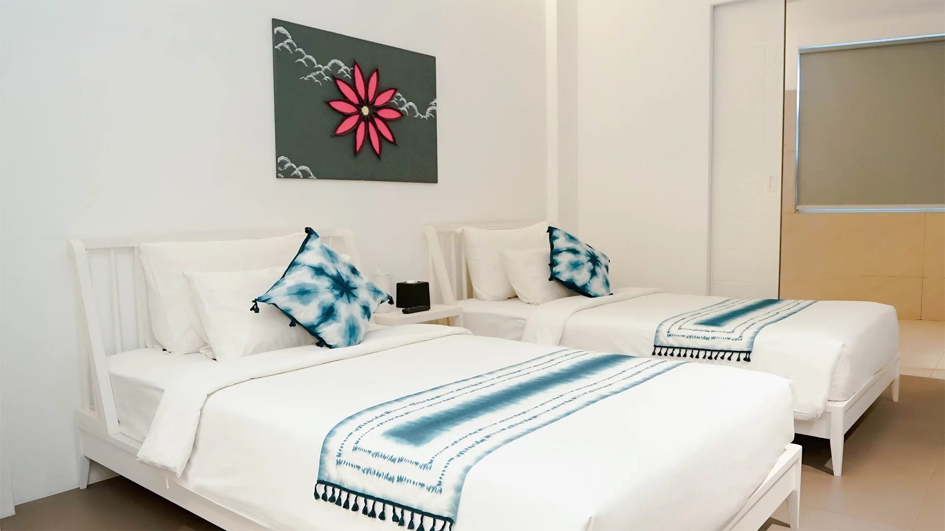 Image 4 of Suite Twin