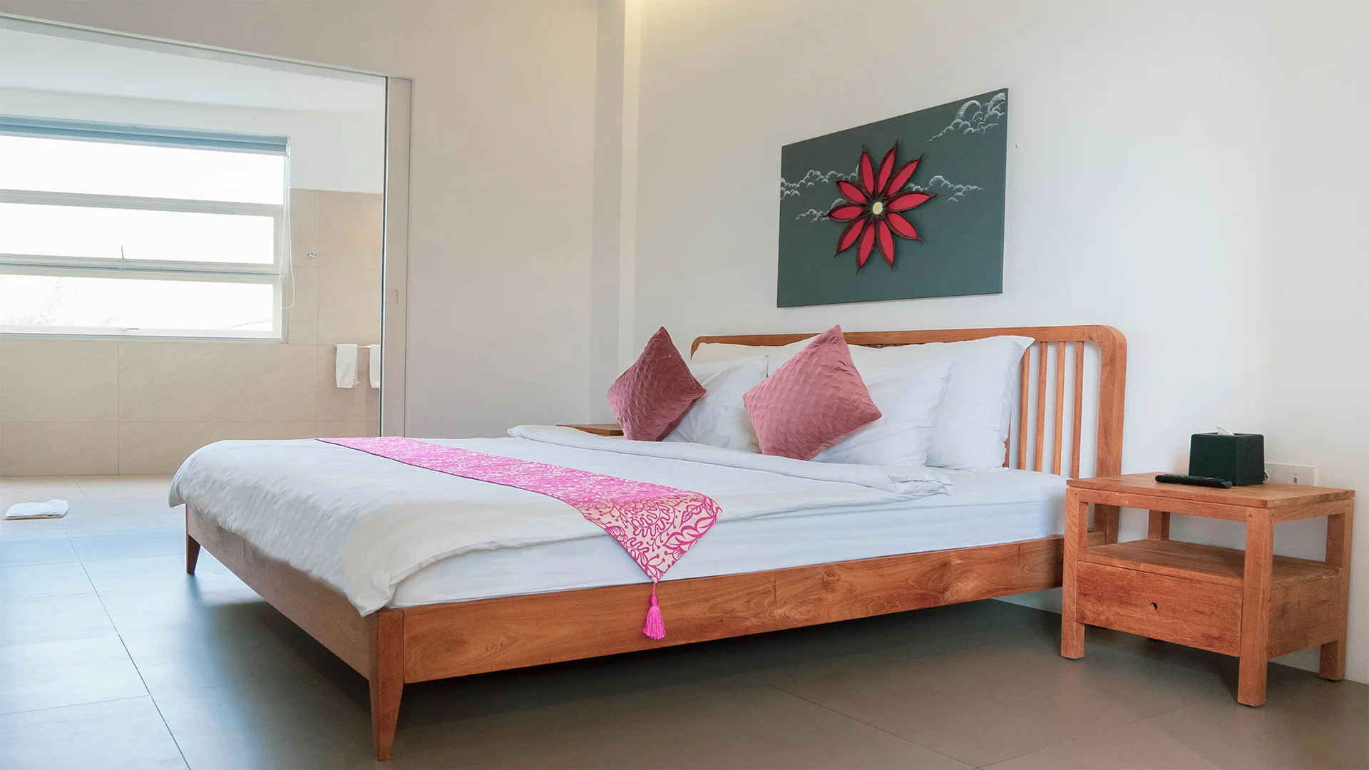 Image 3 of Suite King