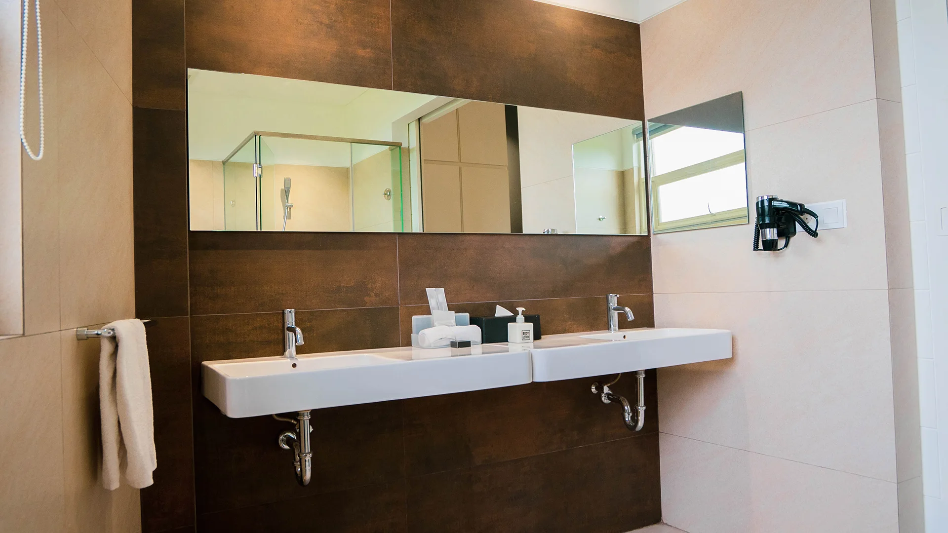 Image 4 of Suite King