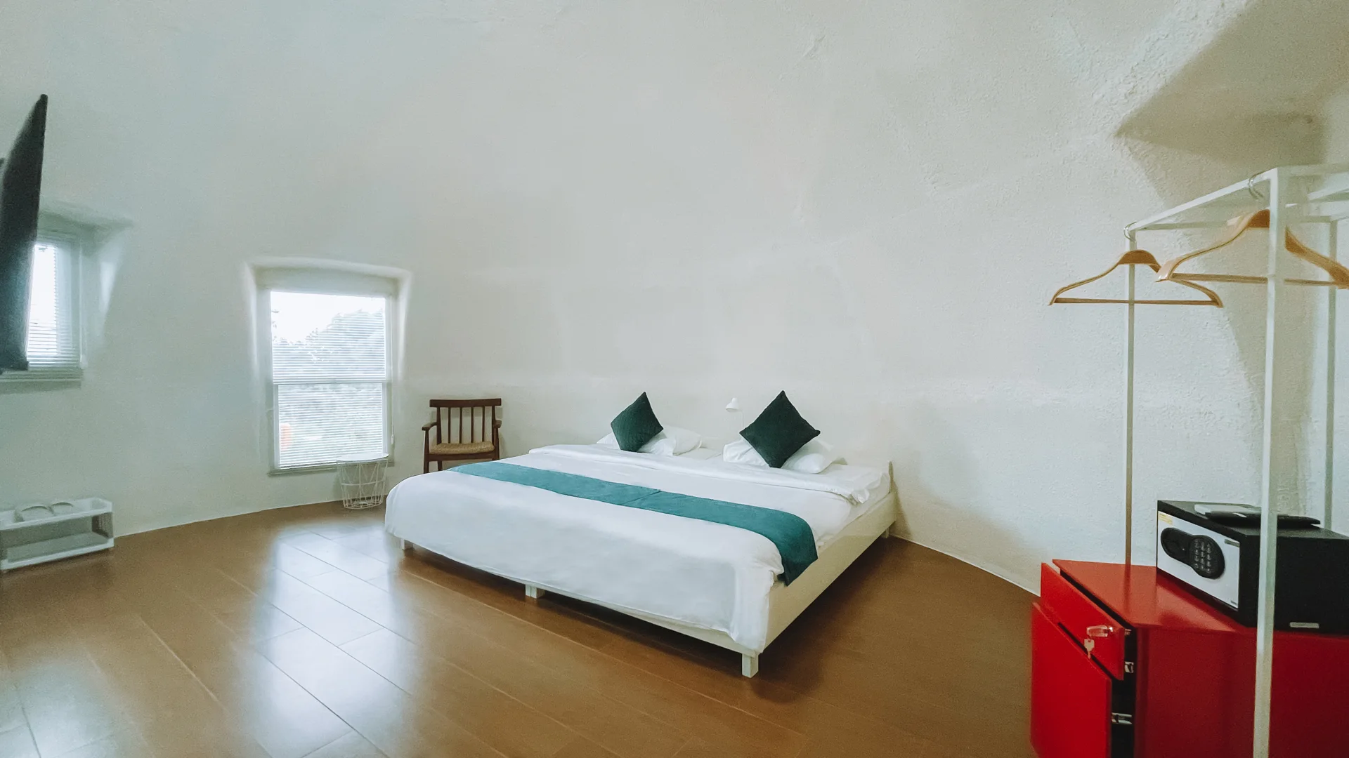 Featured image of Glamping Couples