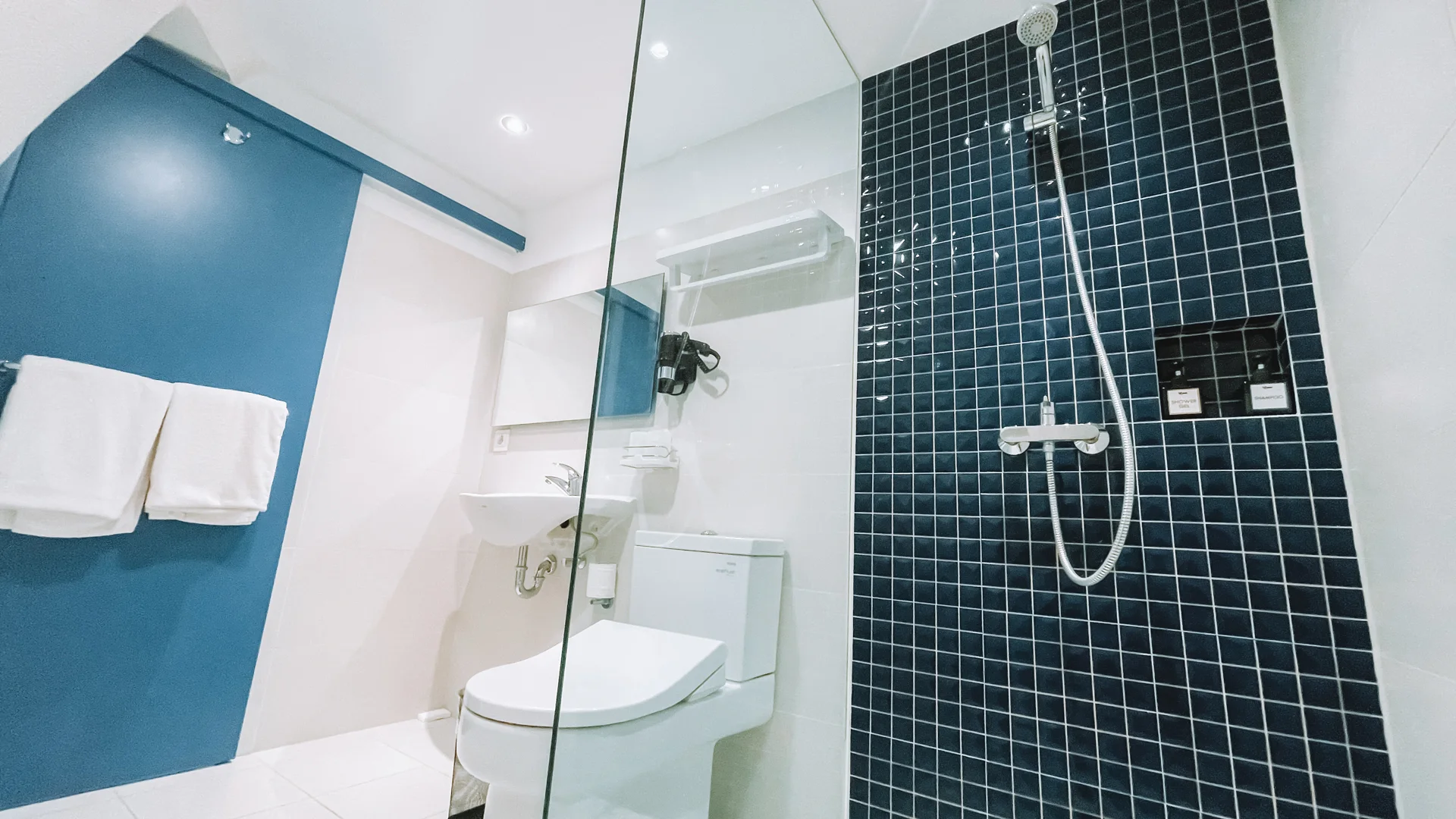 Image 3 of Glamping Couples